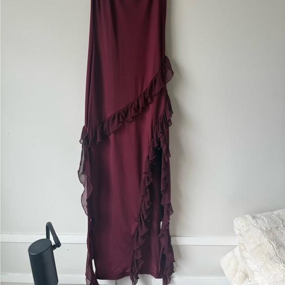 Elegant Burgundy Ruffle Dress - Picture 2 of 3